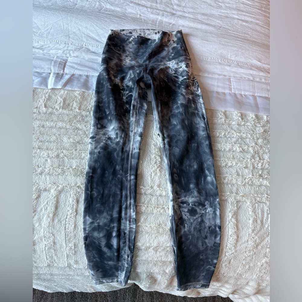 Lululemon Athletica Blie and Gray Tie-Dye Leggings 25 inch Wonder Under